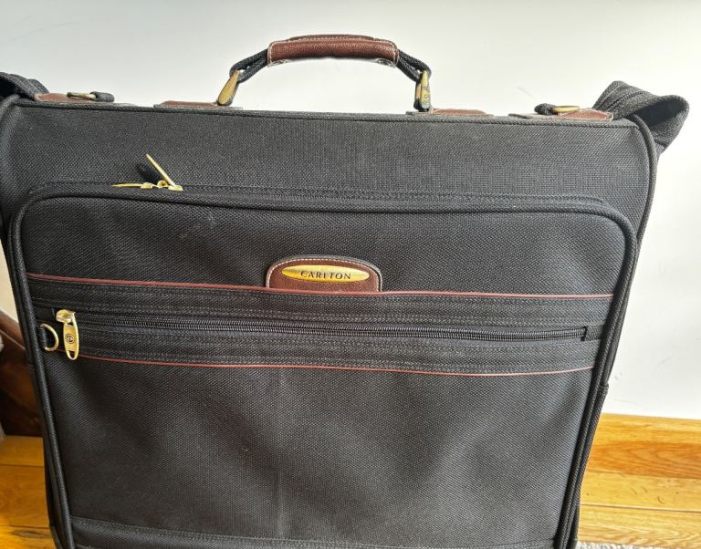 Carlton garment case