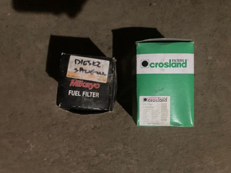 Engine oil and diesel filters for Mitsubishi Shogun 2.8 TD