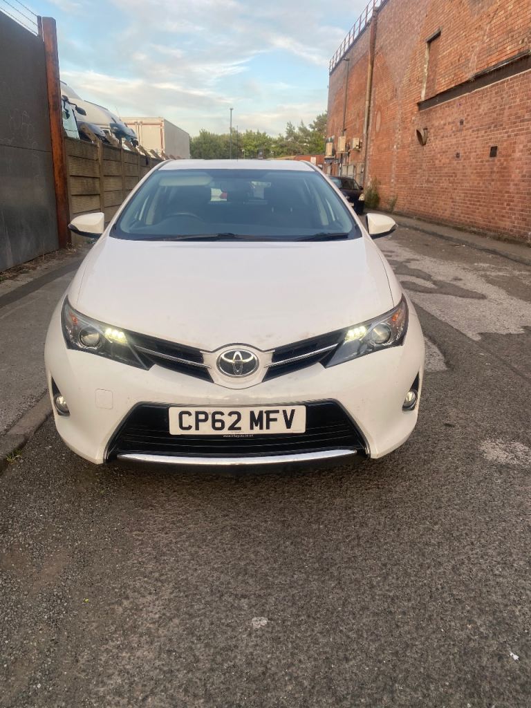 Toyota, AURIS, Hatchback, 2013, Manual, 1329 (cc), 5 doors