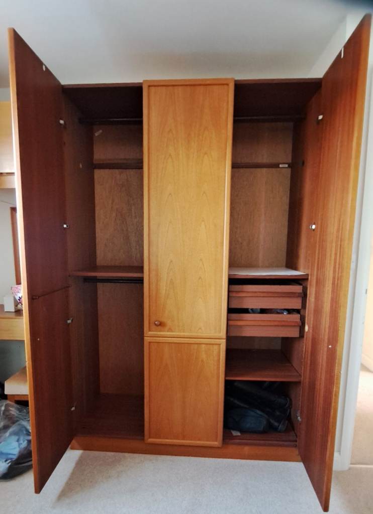 Oak Finish Triple Wardrobe 