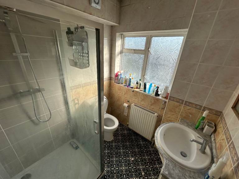 1 BEDROOM FLAT ALDERNEY GARDENS NORTHOLT UB5