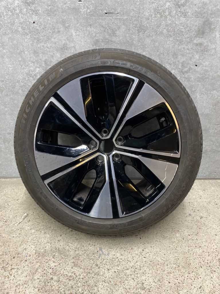 Polestar 2/3 Rear alloy 19 inch with tyre 245/45/19 