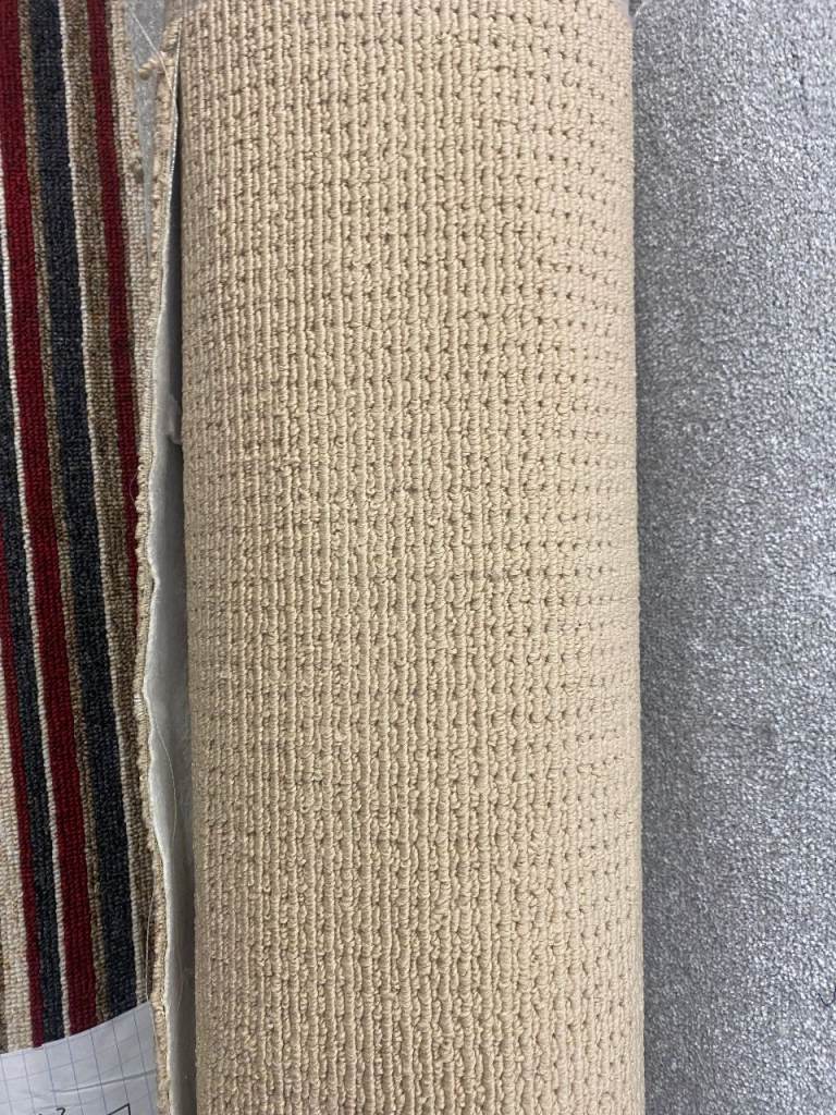 BEIGE CARPET 3.4m x 2.47m LOW QUALITY. Delivery Option (READ DESCRIPTION!)