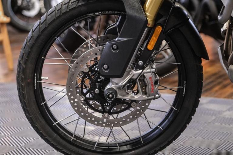 Triumph Tiger 1200 Rally Pro Adventure - Arrow End Can