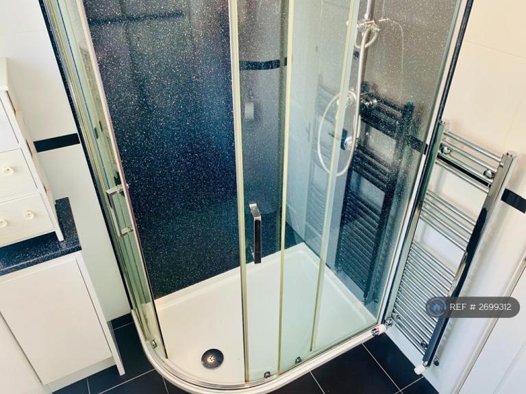 3 bedroom house in Tom Shepley Street, Hyde, SK14 (3 bed) (#2699312)