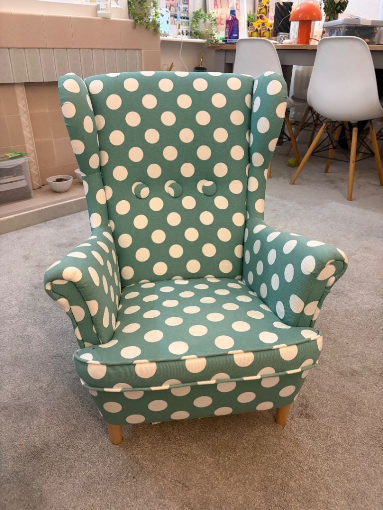 Small child armchair 