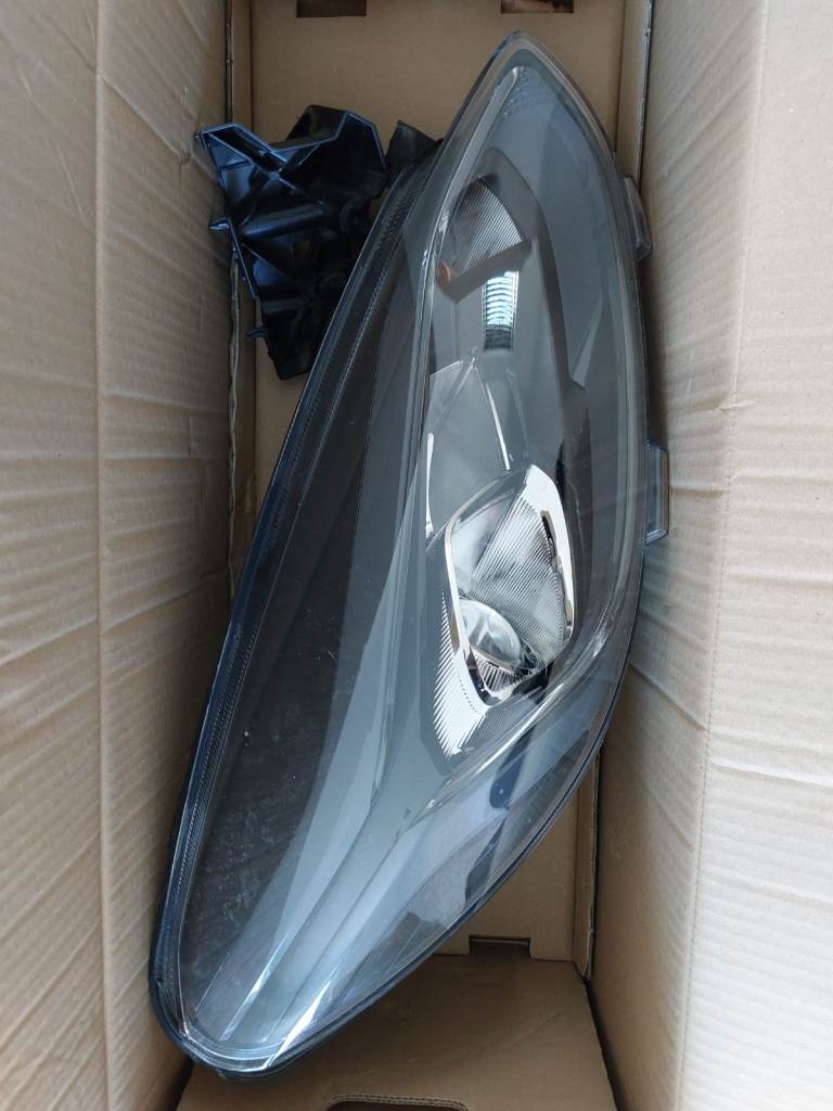 Fiesta ST mk8 Halogen Headlight Unit