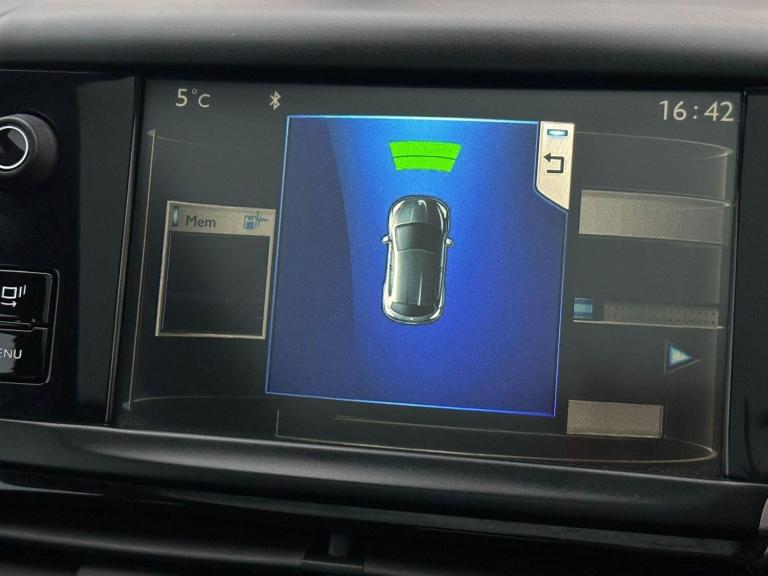 2013 Peugeot 208 1.2 VTi Intuitive Euro 5 3dr HATCHBACK Petrol Manual