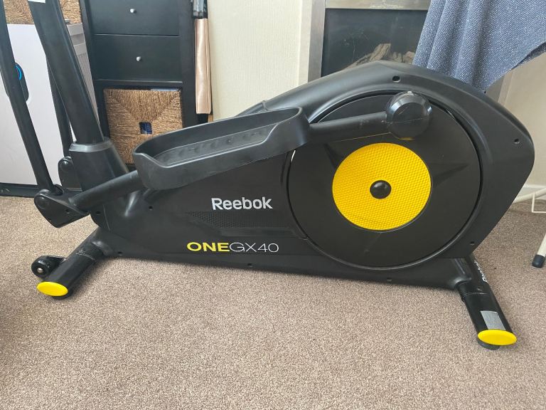 Cross trainer Reebok One GX40. Great condition.