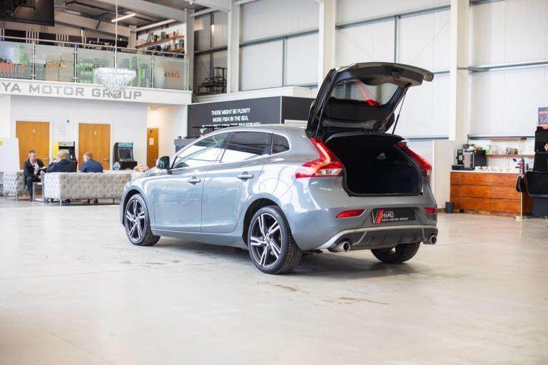 2019 Volvo V40 D2 [122] R DESIGN Edition 5dr Geartronic HATCHBACK DIESEL Automatic