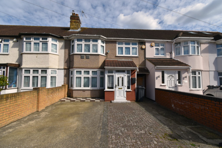 5 bedroom house in Wembley, TW4