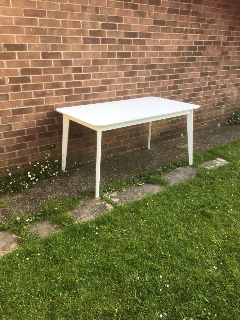 New IKEA White large dining kitchen table seats 4-6  IMMACULATE - FREE DELIVERY 