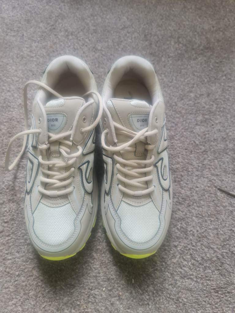 Men or boys trainers size 8 model DIOR 