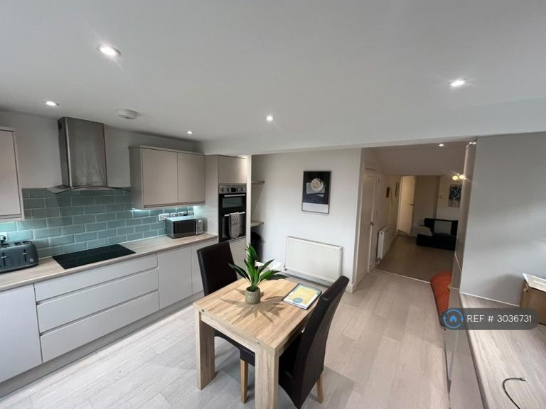4 bedroom house in High Street, Wickham Market, Woodbridge, IP13 (4 bed) (#3036731)