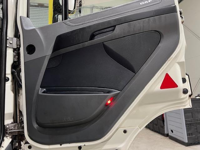 DAF 460 6x2 Sleeper Cab Tractor Unit