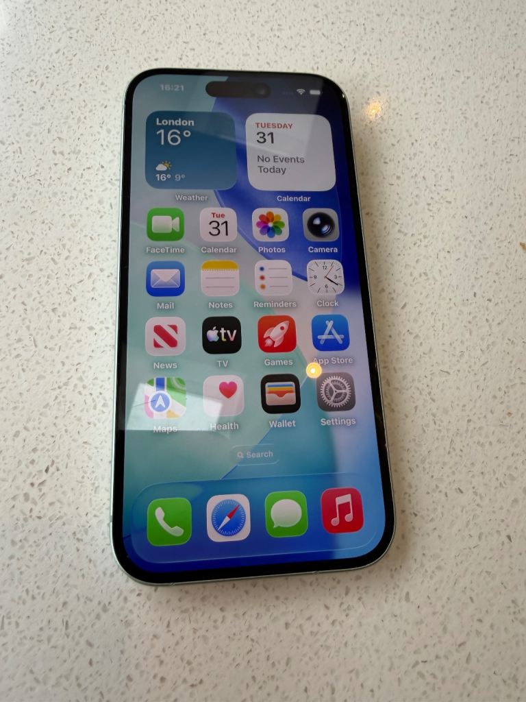 iPhone 15 128gb excellent condition south London