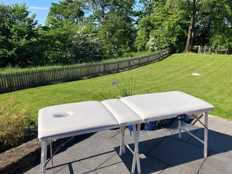 Portable foldable massage table 