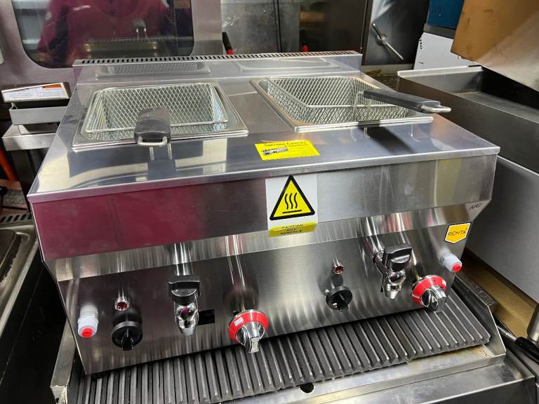 NEW GAS TWIN TANK COUNTER TOP FRYER CATERING COMMERCIAL KITCHEN EQUIPMENT CAFE KEBAB CHICKEN