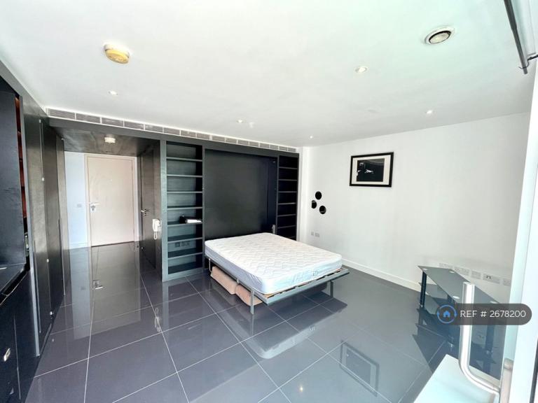 Studio flat in Pan Peninsula Square, London, E14 (#2678200)