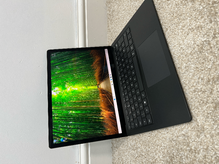 Microsoft Surface Laptop 5 i7 12th Gen 16GB DDR5 256GB SSD – Black, Good Condition