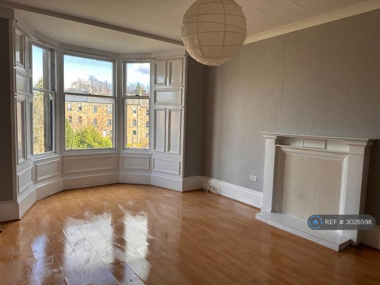 3 bedroom flat in Hayburn Crescent, Glasgow, G11 (3 bed) (#3026598)