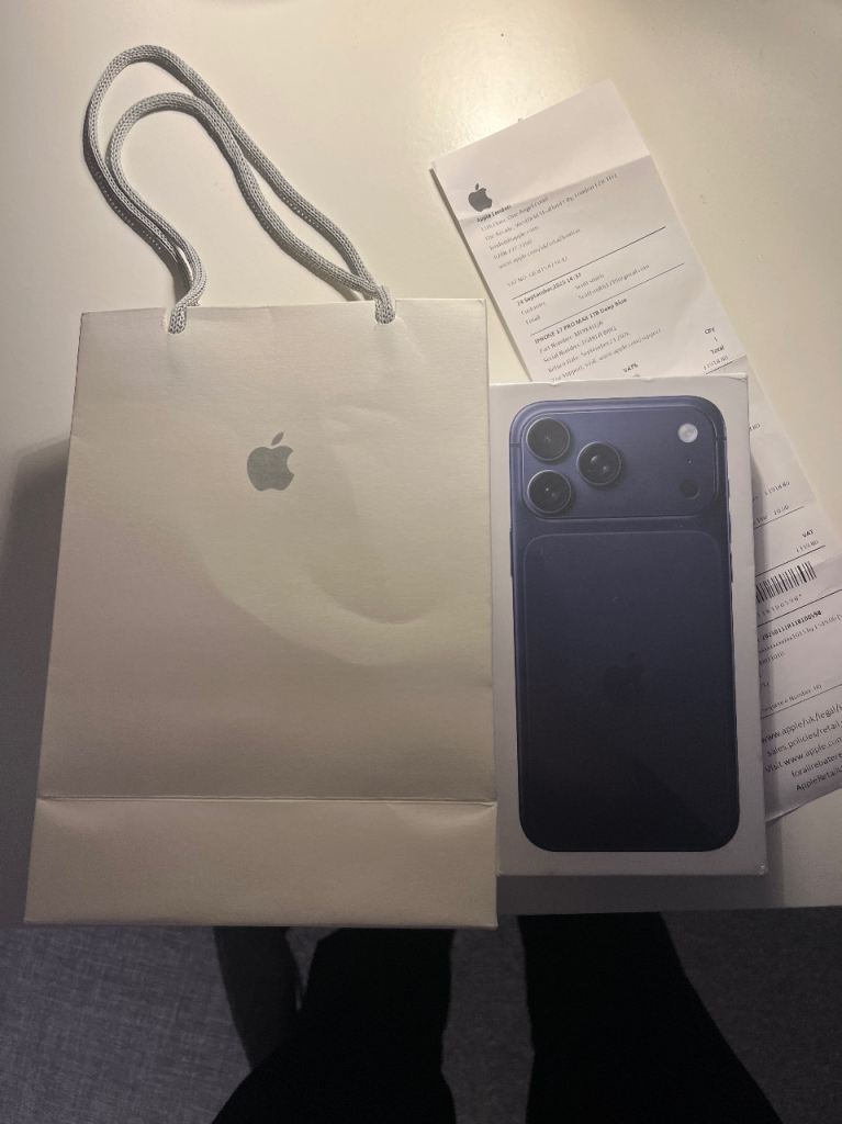 Iphone 17 pro max deep blue