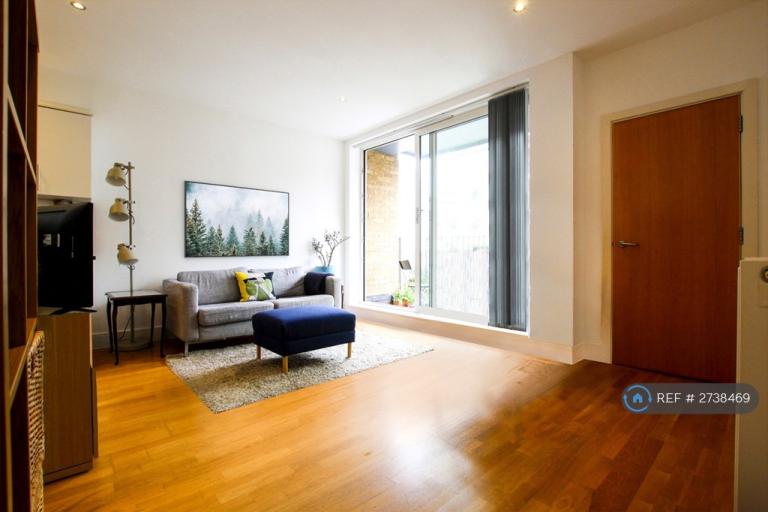 1 bedroom flat in Hamond Square, London, N1 (1 bed) (#2738469)