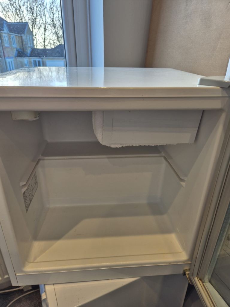 Phoenix mini fridge/ freezer small compartment 