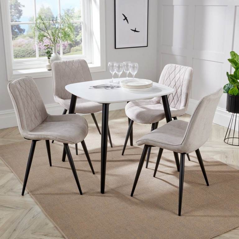 Small dining table with 4 chairs wanted please 4 foot ( 120cm) maximum width