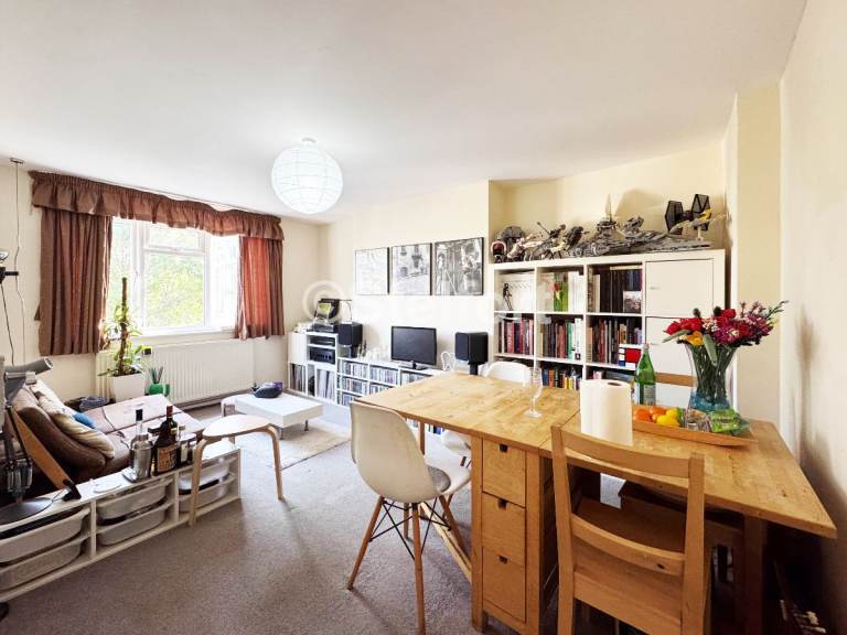 1 bedroom flat in Kingsdown Road, London, N19