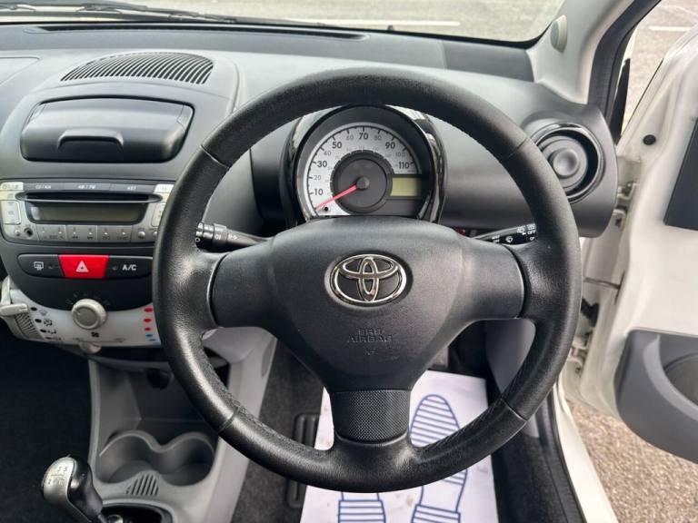 2011 Toyota AYGO 1.0 VVT-i Go Hatchback 5dr Petrol Manual Euro 5 (67 ps) Hatchback Petrol Manual