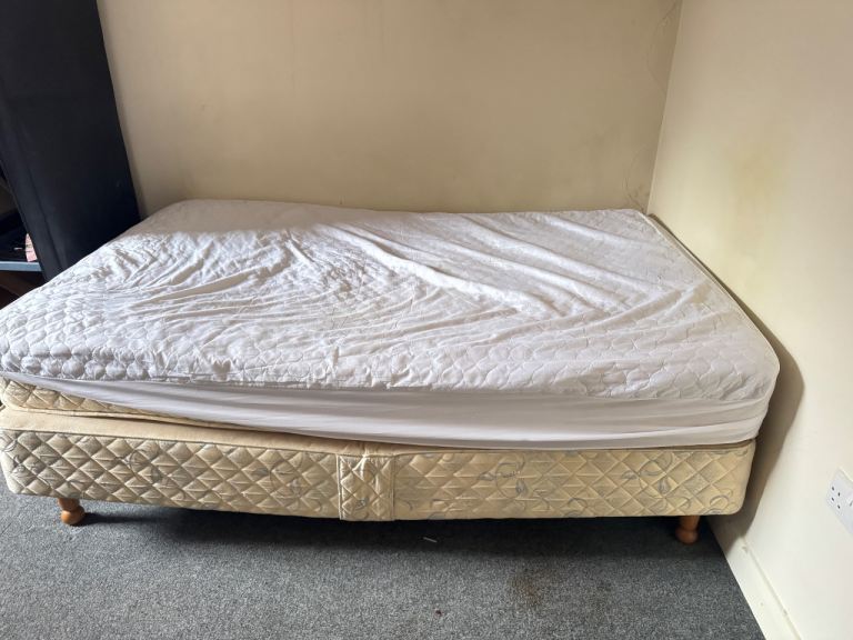 Double room - £450 All Bills Included. Without 400