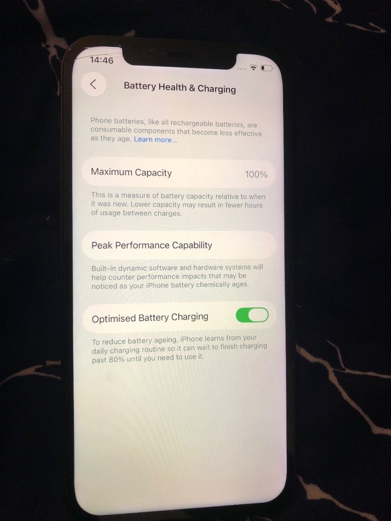 Apple iPhone 64gb looks new unlocked battery health 100% original battery fully works tiny crack  