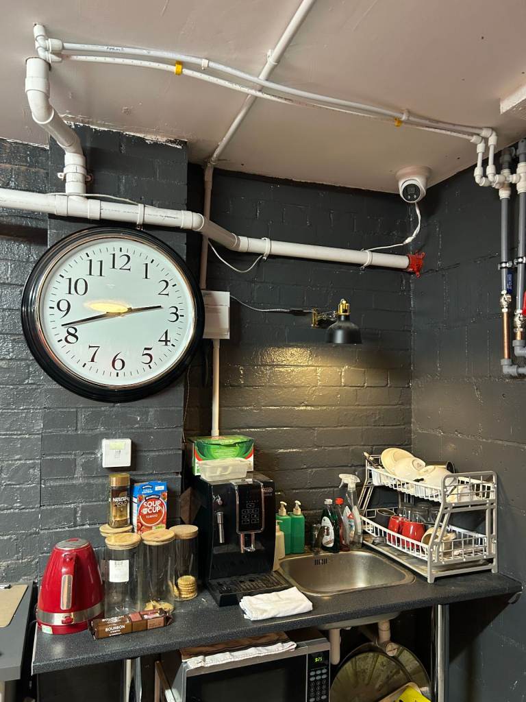 End-of-year savings: Take a unit now and save 40% for 3 months - Rent your space today!