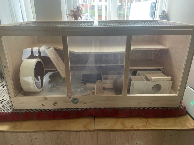 Dwarf Hamster pet enclosure