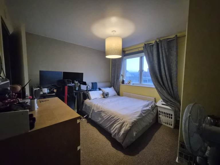 Double En-Suite Room – Modern Flat – Excellent Transport
