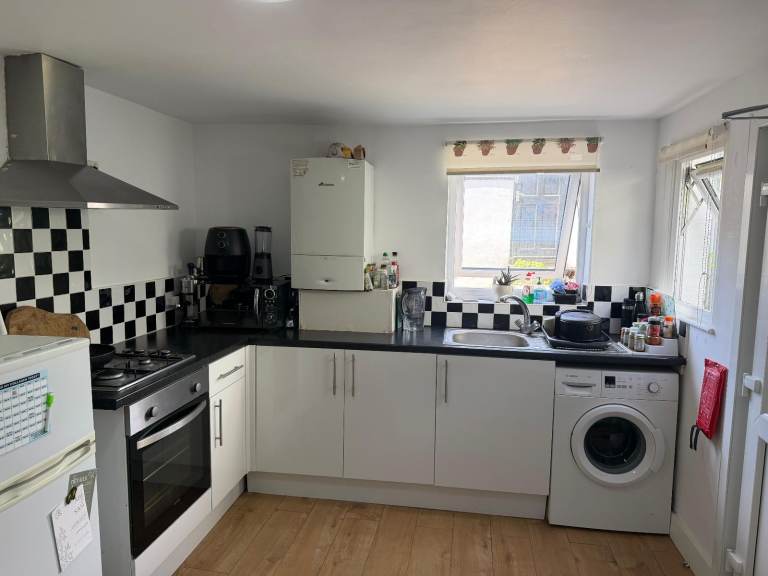 Charming Brockley Studio Flat with Private Garden