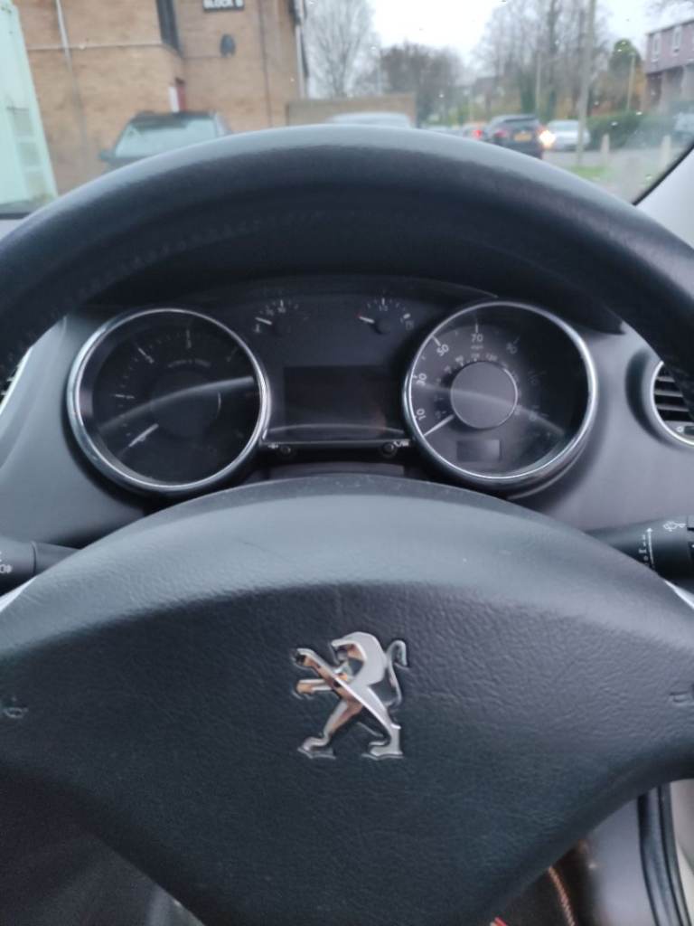 2016 Peugeot 5008 7 seater MPV Automatic Pan Roof