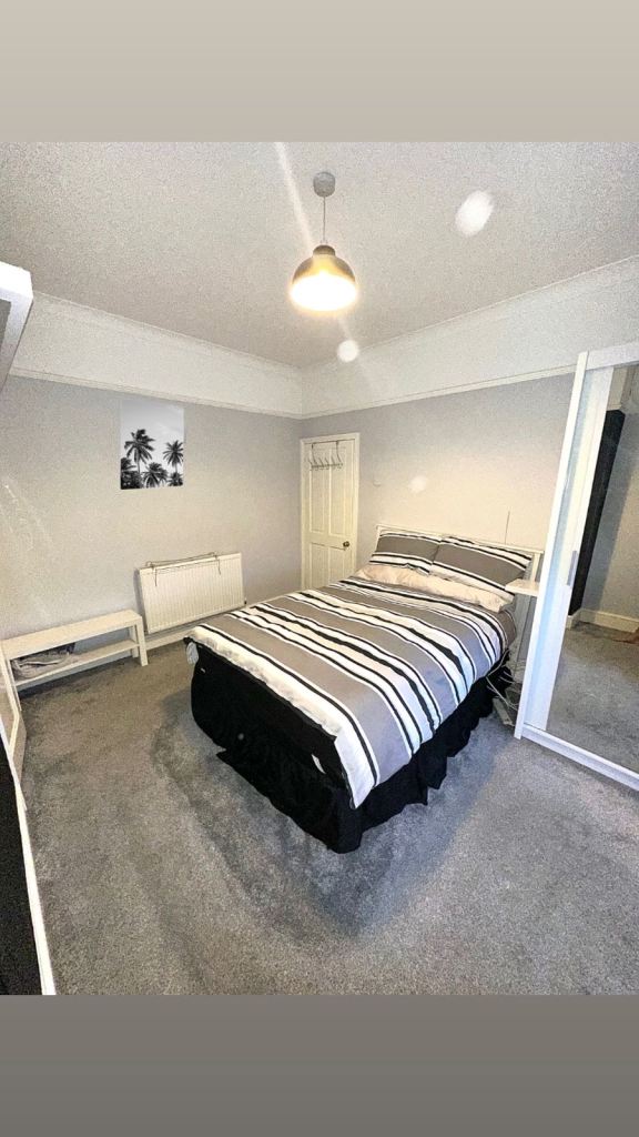 DOUBLE ROOM FURNISHED Inc bills £500