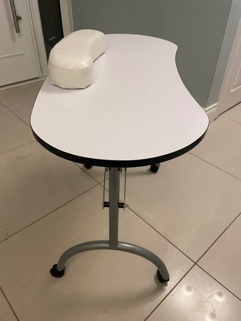 Nail Tech Foldable Table with Cushion