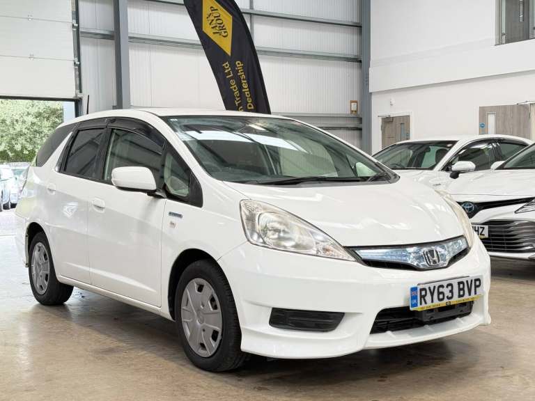 2013 Honda Fit Honda Fit Shuttle Hybrid Petrol Pearl White 2013 5 Seater  1.4L