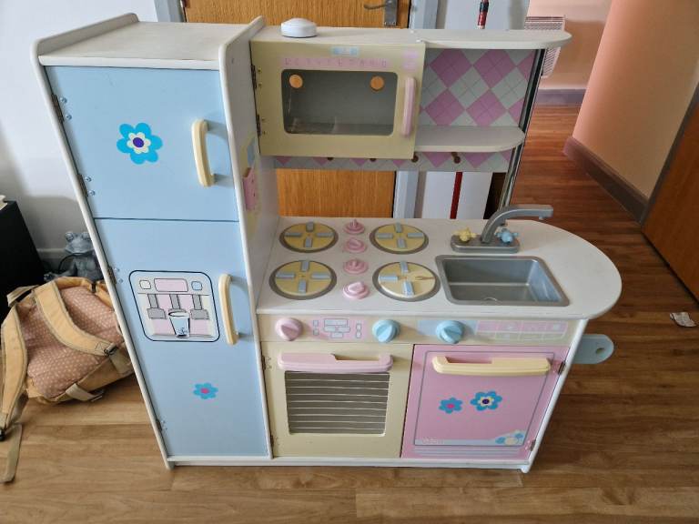 Wooden Play Kitchen – Good Condition, Multicoloured