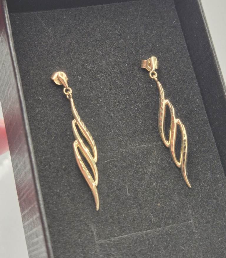 Vintage 9ct yellow gold earrings