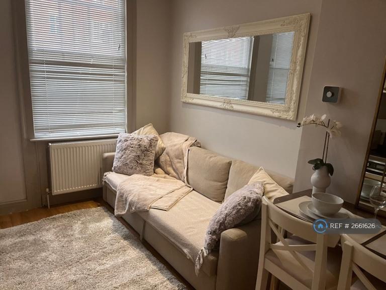 1 bedroom flat in London Street, Reading, RG1 (1 bed) (#2661626)