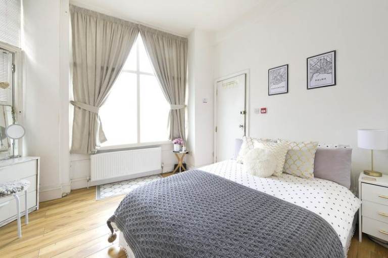 Spacious Studio Flat available in Ravenscourt Park