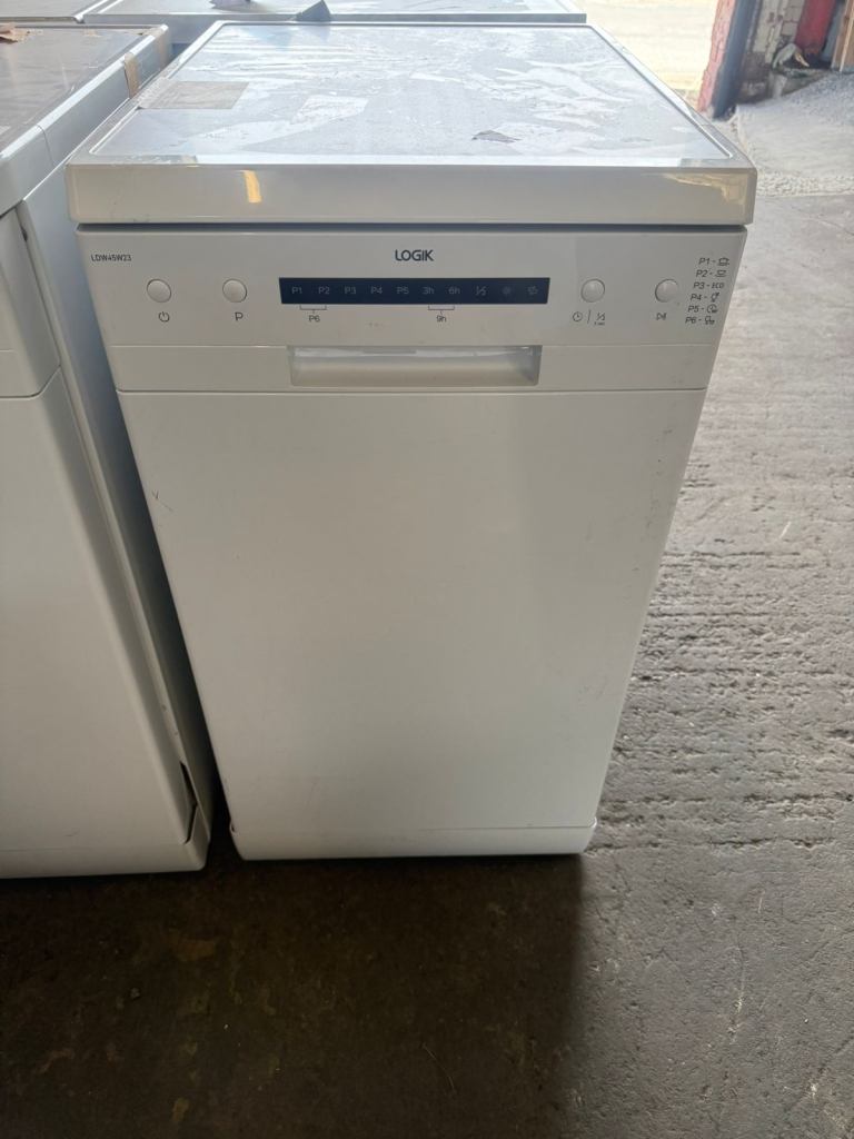 Logik free standing dishwasher slimline 
