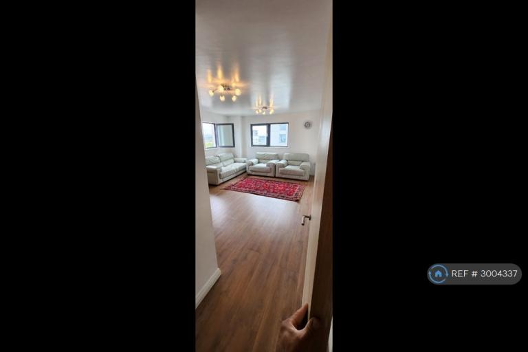 2 bedroom flat in Churchill Way, Cardiff, CF10 (2 bed) (#3004337)