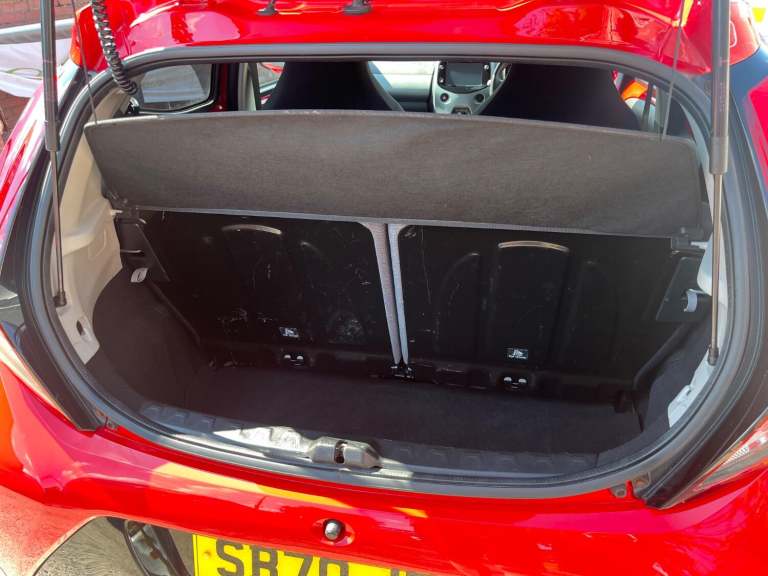 TOYOTA AYGO 1.0 VVT-i x-trend in Super Red 2021