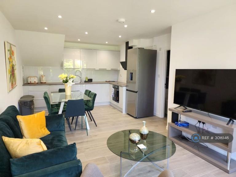 3 bedroom flat in Bicester Road, Kidlington, OX5 (3 bed) (#3016146)