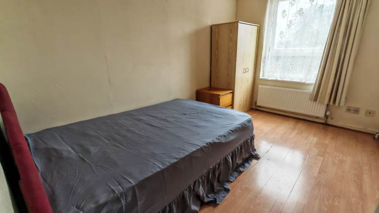 Double room in Borehamwood Herts Wd62sr